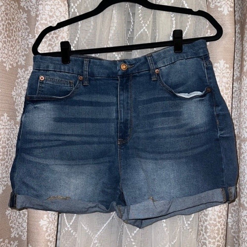 No boundaries shorts size 15